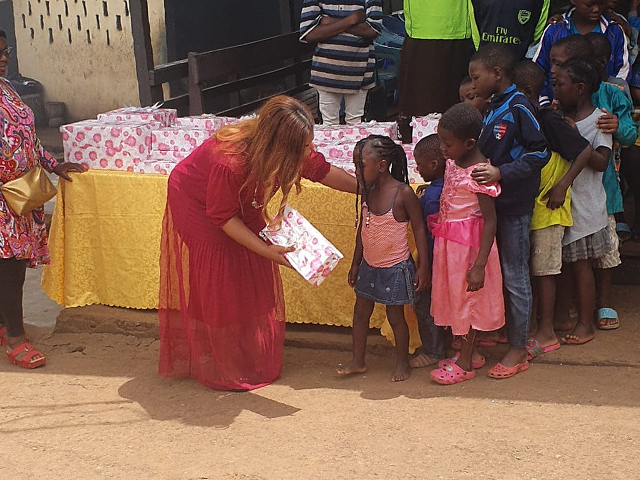 Bienfaisance : La Fondation Marlène Emvoutou donne le sourire aux enfants