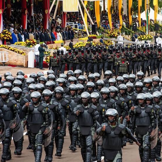 2025 FINISSANT, VIVE* *2026 ENCORE PLUS RÉSILIENT, AVEC « HONNEUR ET FIDÉLITÉ »