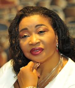 Femmes de Grandeur et d’ Espérance : Kate Fotso en mode Impératrice Lieizu ! Femmes de Grandeur et d’ Espérance : Kate Fotso en mode Impératrice Lieizu !