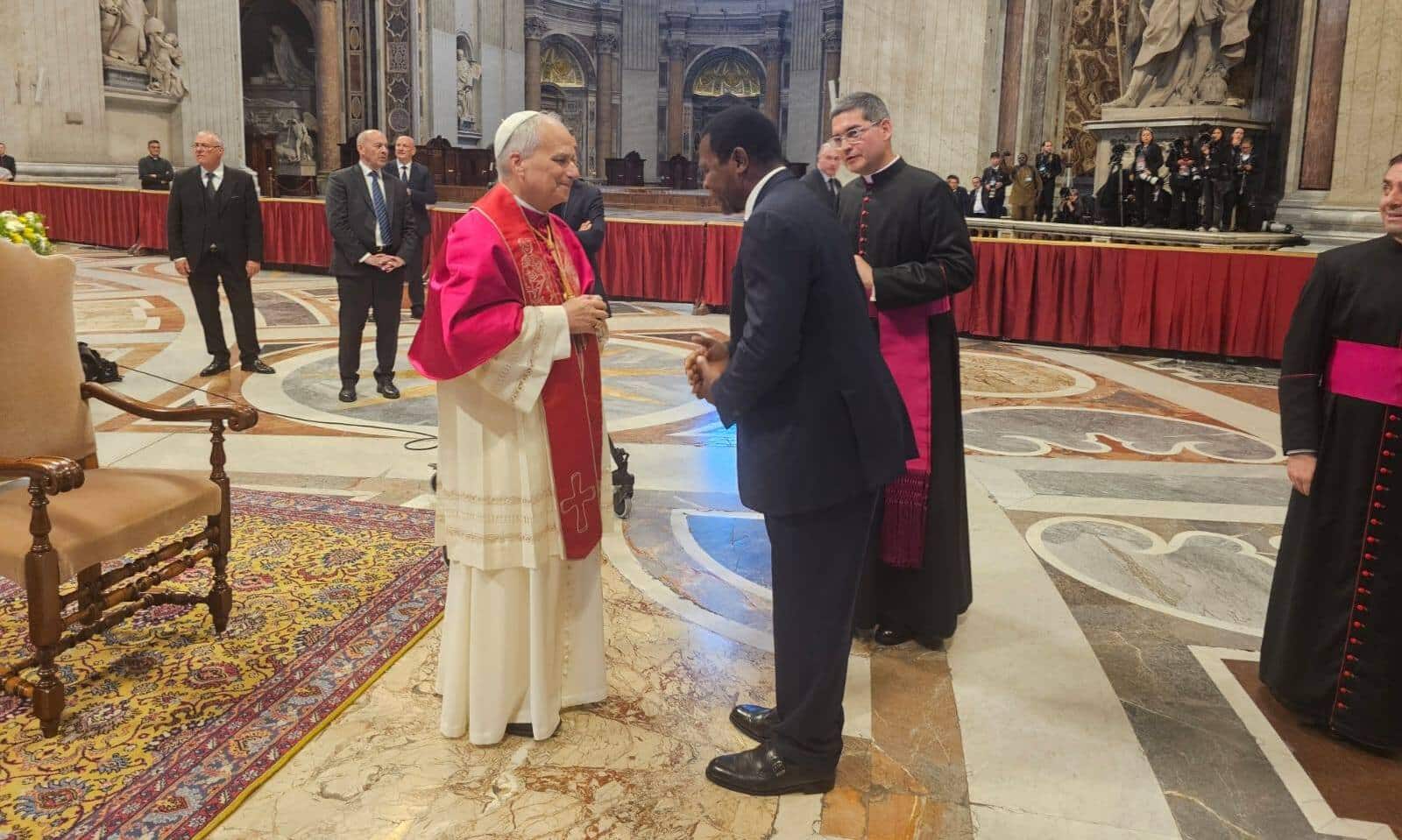 Visite de Léon XlV : Une déculottée contre ” les brebis égarées” Visite de Léon XlV : Une déculottée contre ” les brebis égarées”
