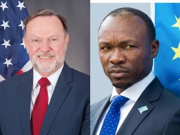 Tibor Nagy : l’ hypocrisie comme le cafard Tibor Nagy : l’ hypocrisie comme le cafard