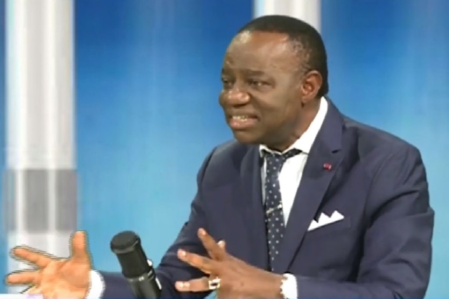 Cameroun : Pr Fame Ndongo : ” 𝐇𝐀𝐋𝐓𝐄 𝐀𝐔𝐗 𝐅𝐀𝐍𝐓𝐀𝐒𝐌𝐄𝐒. 𝐈𝐋 𝐍’𝐘 𝐀 𝐀𝐔𝐂𝐔𝐍𝐄 « 𝐕𝐀𝐂𝐀𝐍𝐂𝐄 » 𝐀𝐔 𝐒𝐎𝐌𝐌𝐄𝐓 𝐃𝐄 𝐋’𝐄𝐓𝐀𝐓”